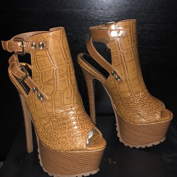 Tan High Heel - Picture 1 of 5